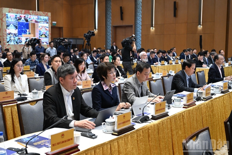 Lãnh đạo các cơ quan, đơn vị tham dự diễn đàn. (Ảnh: Trần Hải)