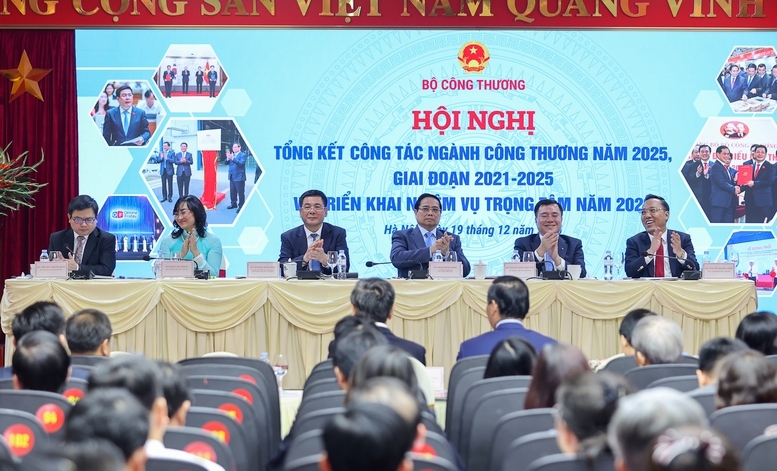 Thủ tướng Phạm Minh Chính dự Hội nghị tổng kết công tác năm 2025, nhiệm kỳ 2021-2025; định hướng công tác nhiệm kỳ 2026-2030 và triển khai nhiệm vụ trọng tâm năm 2026 của ngành công thương - Ảnh: VGP/Nhật Bắc