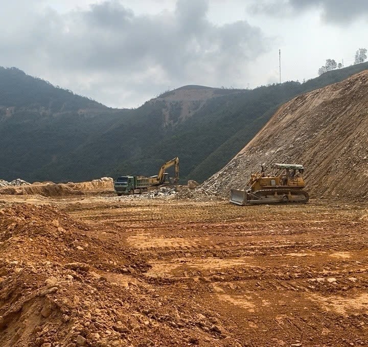 Dự án tái định cư bản Nam Tiến 2, xã Hữu Kiệm liên tiếp sạt lở khiến nhà thầu gặp nhiều khó khăn