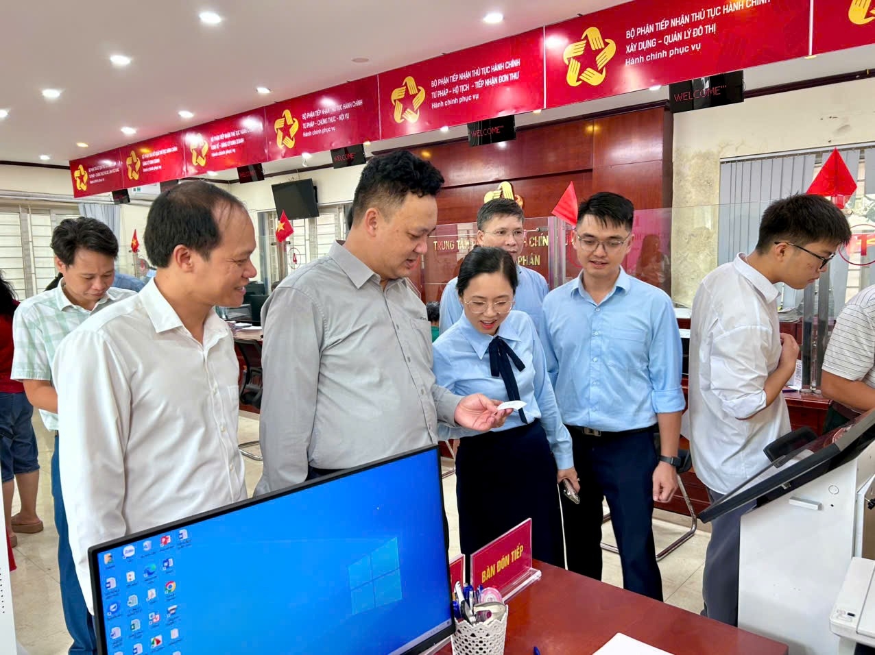 Đoàn công tác Bộ Khoa học và Công nghệ khảo sát chuyển đổi số tại Trung tâm phục vụ hành chính công tại tỉnh Cao Bằng