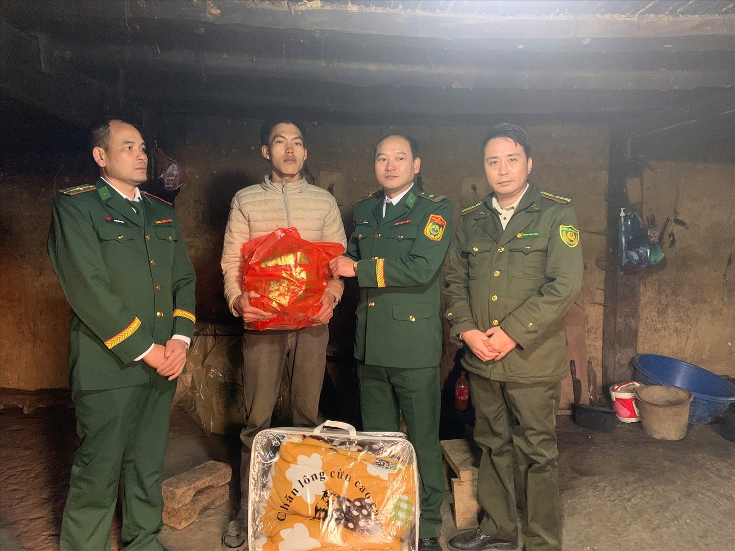 Cán bộ, chiến sĩ Đồn Biên phòng Tùng Vài triển khai các hoạt động an sinh xã hội, hỗ trợ người dân trên địa bàn đơn vị đóng quân