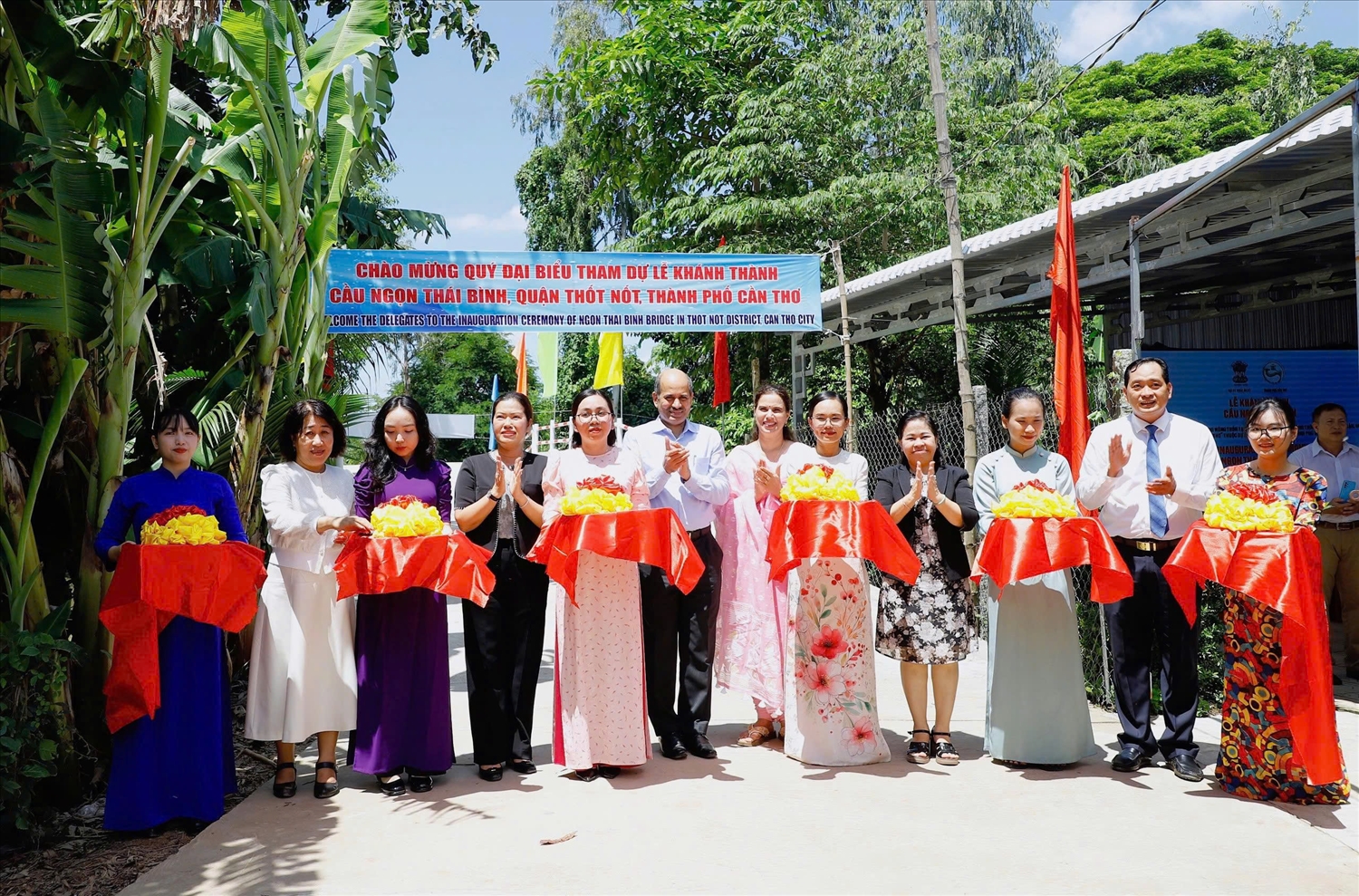 Những cây cầu nông thôn do Ấn Độ tài trợ đã giúp hoàn thiện hạ tầng giao thông nông thôn, vùng có đông đồng bào DTTS sinh sống