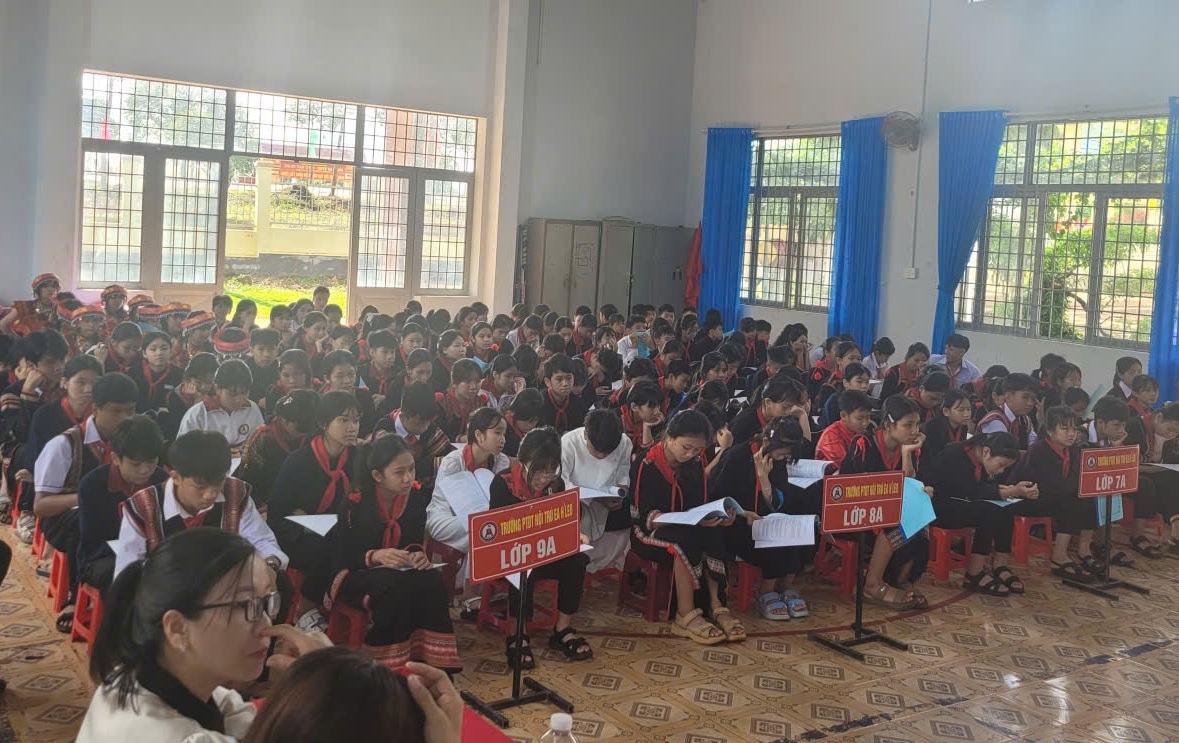 Tuyên truyền pháp luật về bình đẳng giới, tảo hôn cho học sinh DTTS
