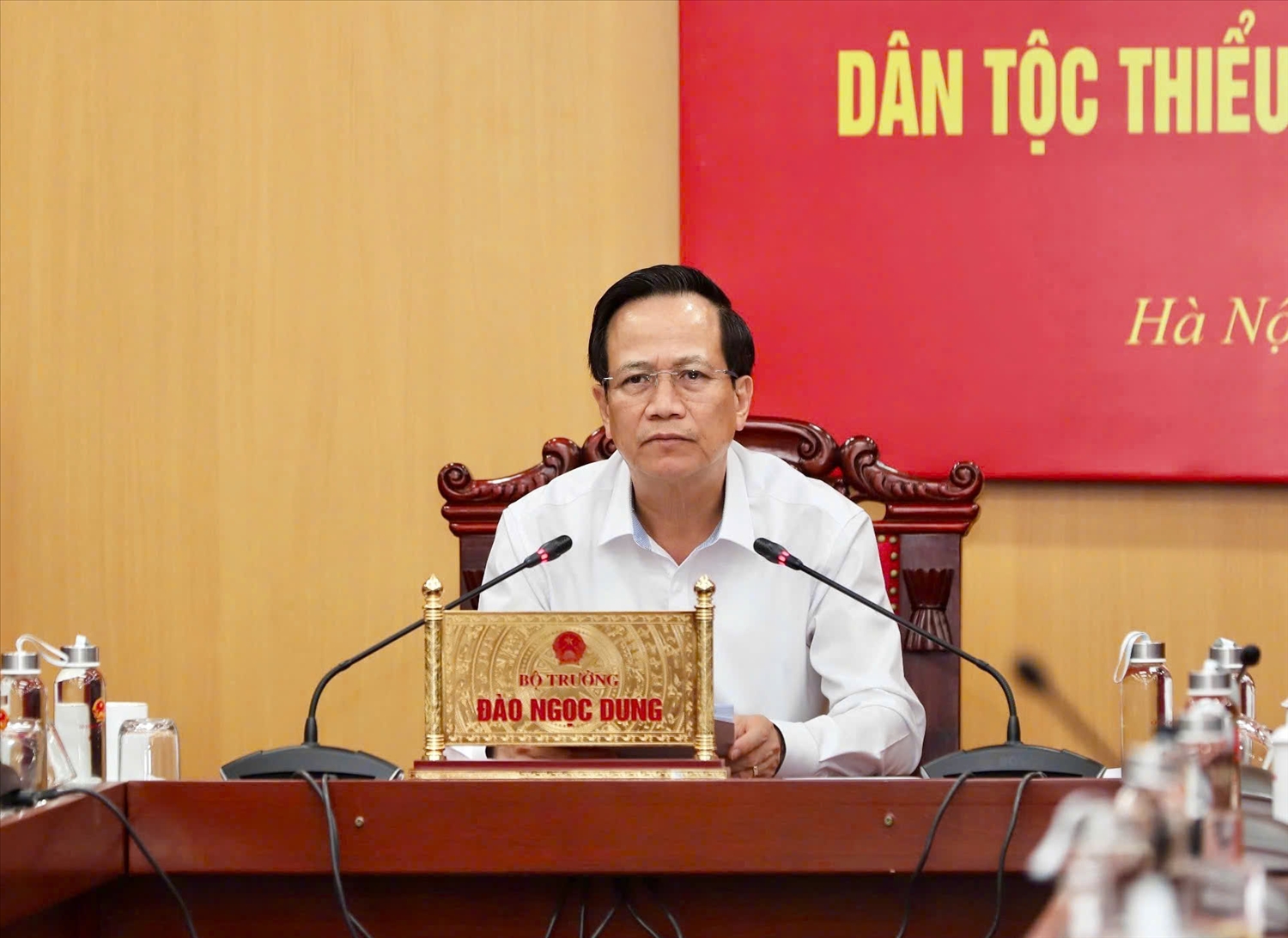 Bộ trưởng Đào Ngọc Dung chủ trì cuộc họp