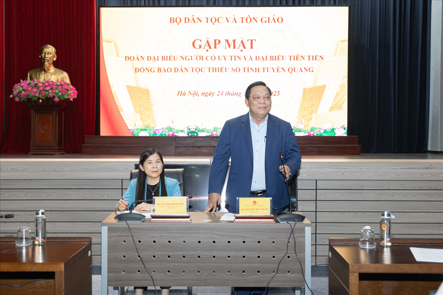 Thứ trưởng Bộ Dân tộc và Tôn giáo Nguyễn Hải Trung phát biểu tại cuộc gặp mặt điển hình tiên tiến tỉnh Tuyên Quang năm 2025