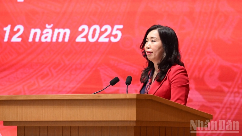 Thứ trưởng Ngoại giao Lê Thu Hằng phát biểu ý kiến tại hội nghị. (Ảnh: Trần Hải)