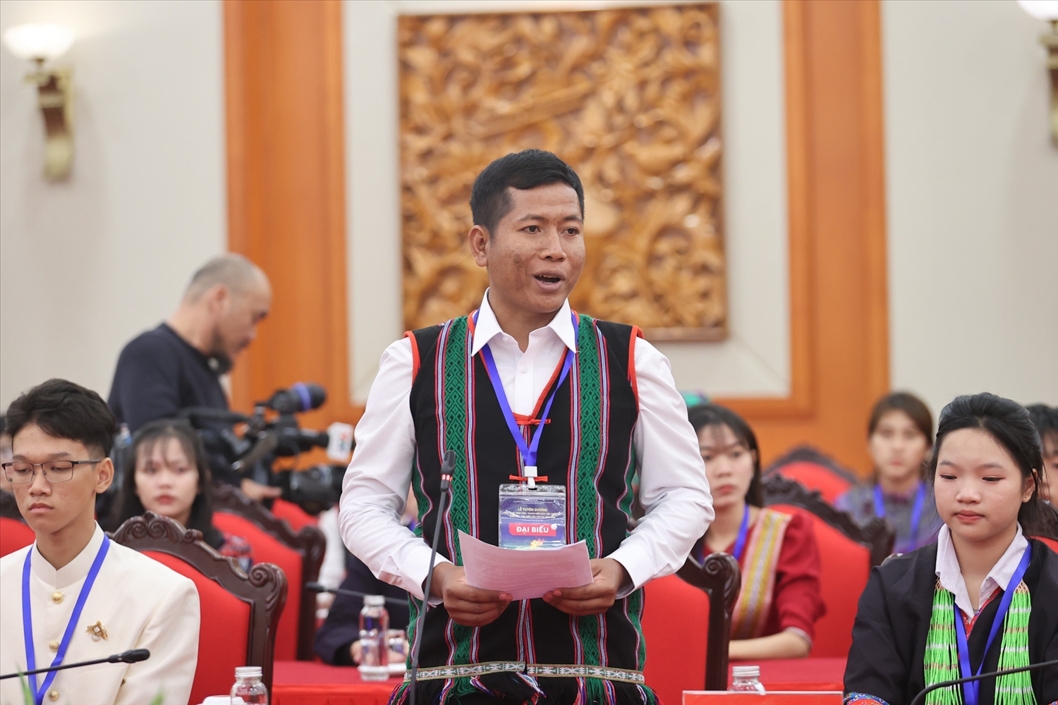 Anh Y Xim Ndu phát biểu.