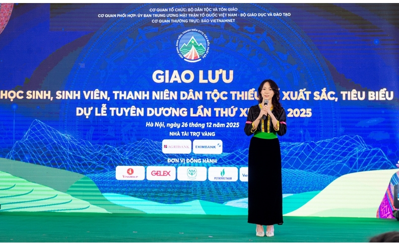 Đại diện học sinh, sinh viên, thanh niên DTTS xuất sắc, tiêu biểu năm 2025 chia sẻ tại buổi gặp mặt do Bộ Dân tộc và Tôn giáo tổ chức. Ảnh: Thế Bằng