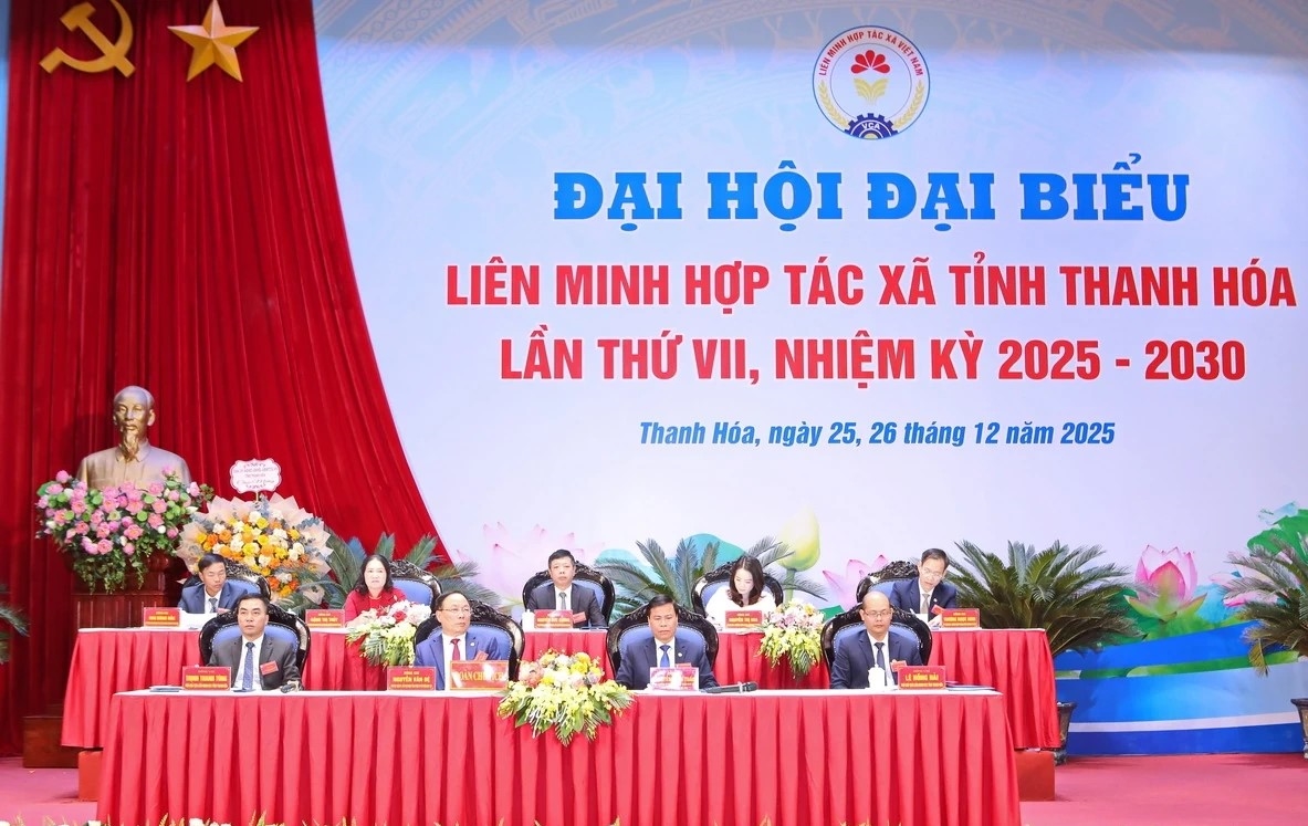Đoàn Chủ tịch điều hành Đại hội.(ảnh Minh Hiếu)