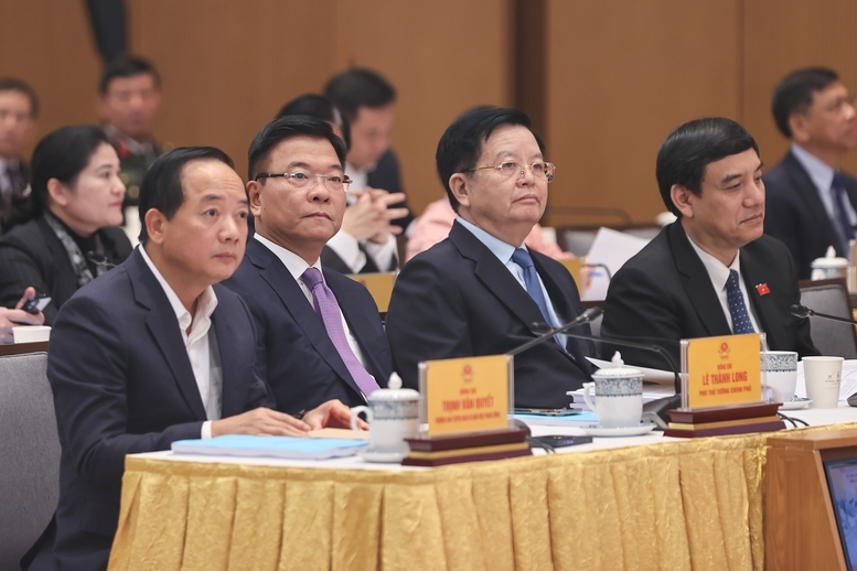 Đồng chí Trịnh Văn Quyết, Bí thư Trung ương Đảng, Trưởng Ban Tuyên giáo và Dân vận Trung ương; Phó Thủ tướng Lê Thành Long, Phó Thủ tướng Mai Văn Chính dự Hội nghị - Ảnh: VGP/Nhật Bắc