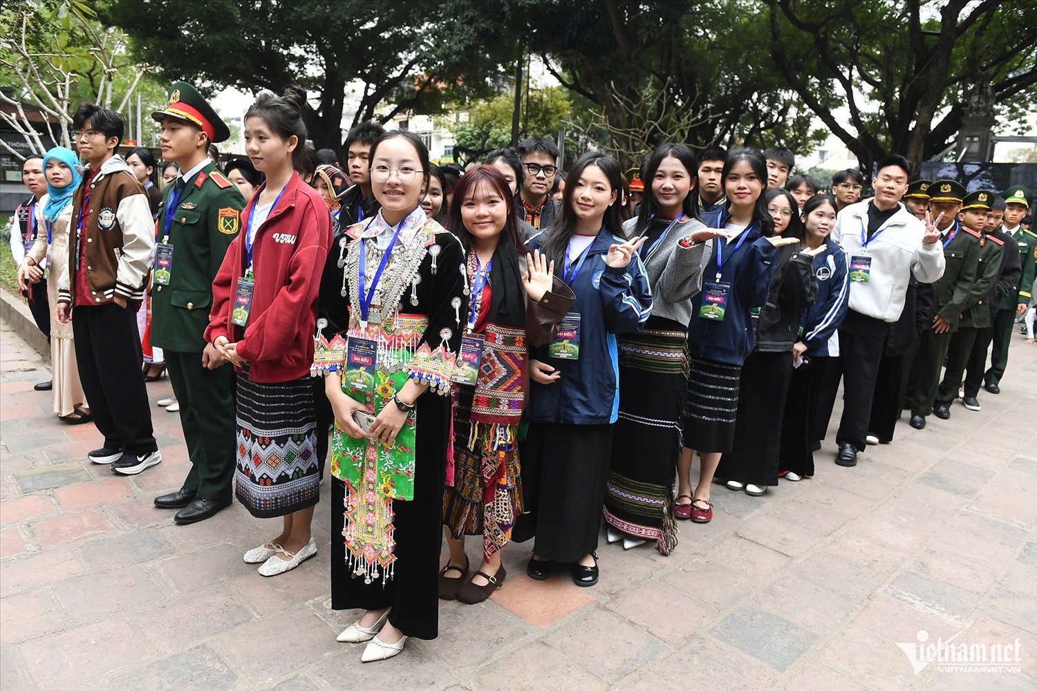 Đoàn học sinh, sinh viên, thanh niên DTTS xuất sắc, tiêu biểu ghi sổ vàng tại Văn Miếu 8