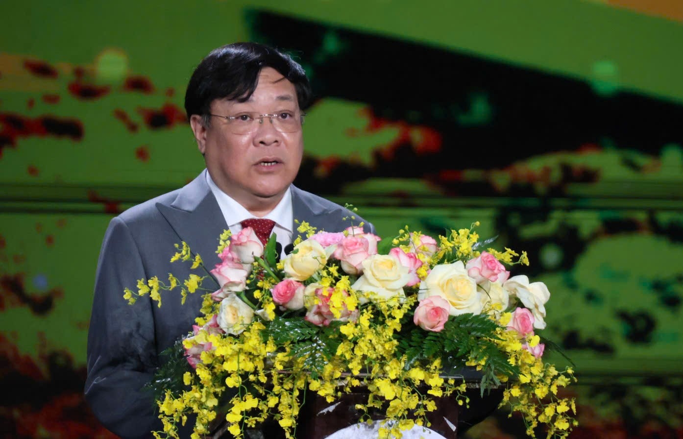 Ông Phạm Thành Ngại, Phó Bí thư Tỉnh ủy, Chủ tịch UBND tỉnh Đồng Tháp, phát biểu khai mạc Festival.