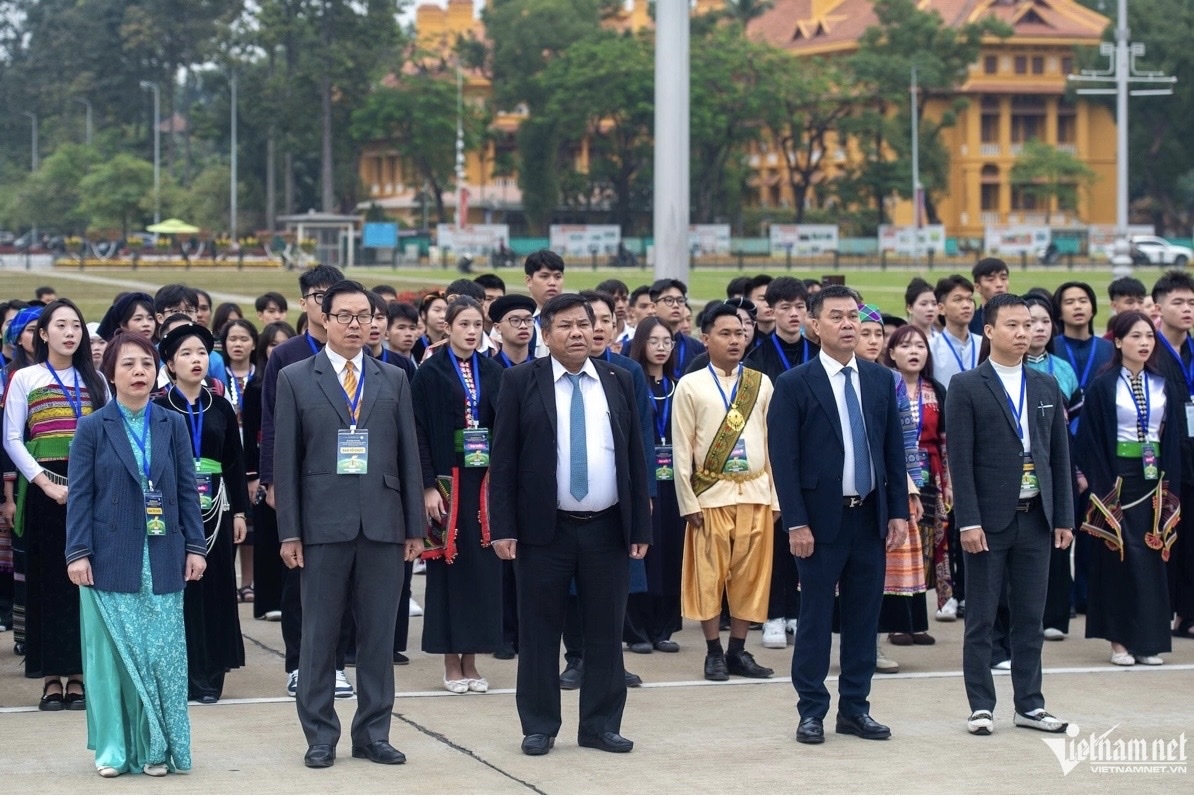Đoàn học sinh, sinh viên, thanh niên DTTS xuất sắc, tiêu biểu báo công dâng Bác 1