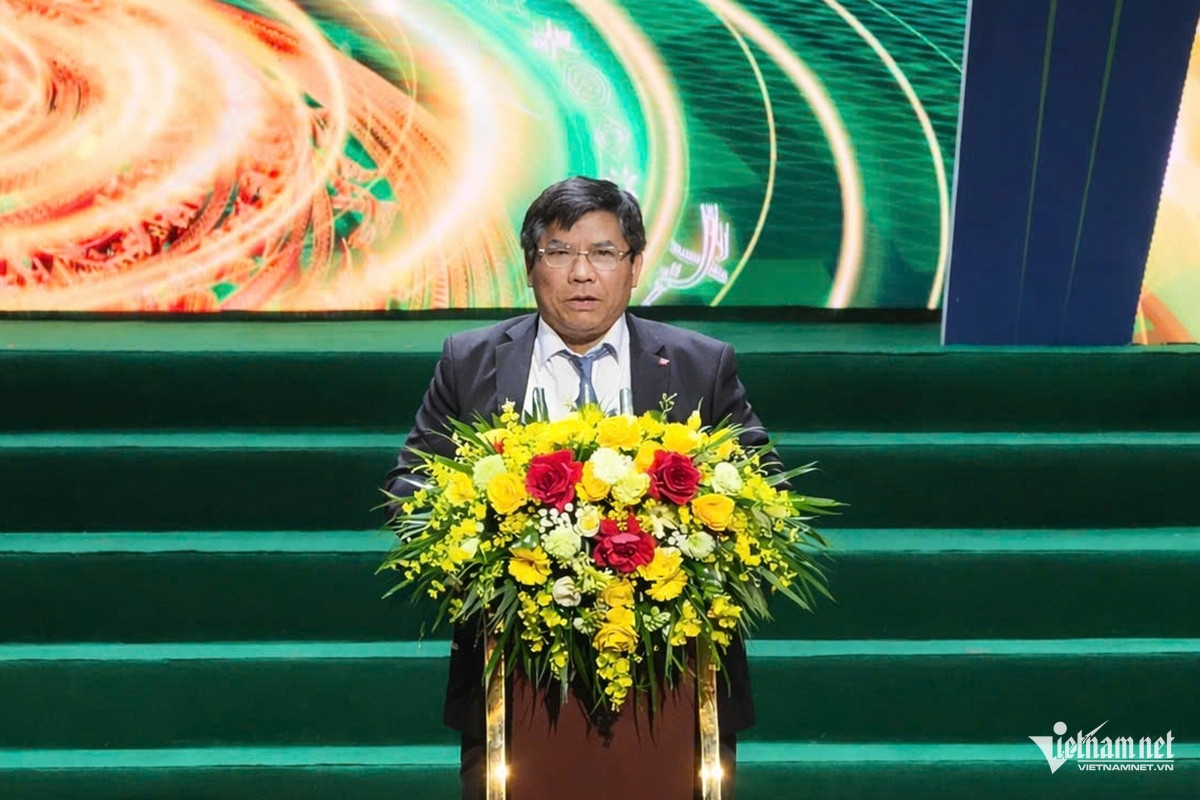 Thứ trưởng Bộ Dân tộc và Tôn giáo Y Thông phát biểu khai mạc Lễ tuyên dương