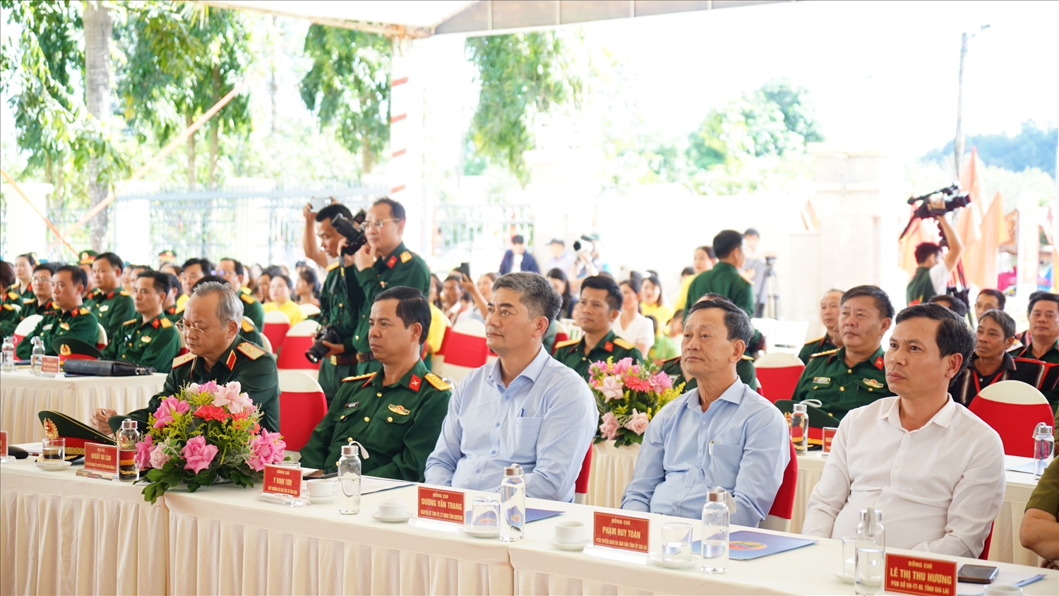 Đại biểu tham dự Lễ khởi công xây dựng Nhà rông văn hóa xã Ia Dom