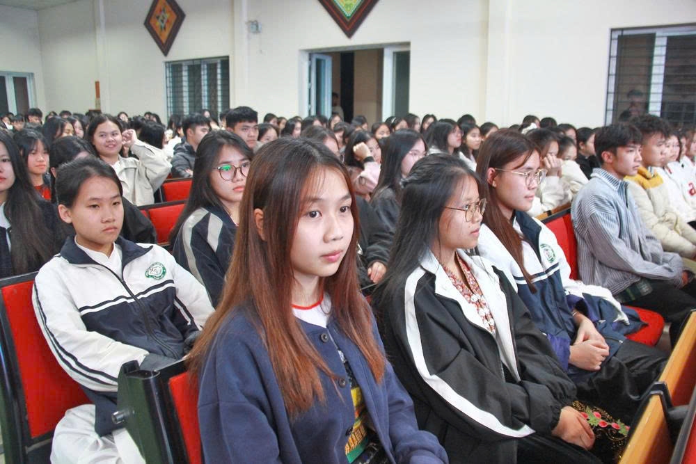 Các em học sinh tham dự hội thi.