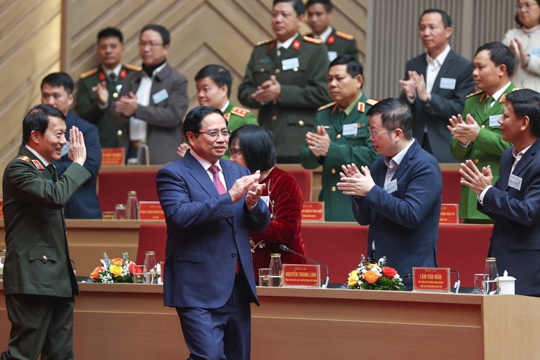 Thủ tướng Chính phủ Phạm Minh Chính chủ trì Hội nghị về bảo đảm an ninh, trật tự phục vụ phát triển kinh tế - xã hội vùng Đồng bằng sông Cửu Long - Ảnh: VGP/Nhật Bắc