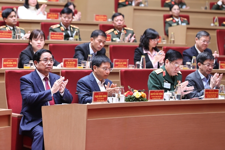 Thủ tướng Chính phủ Phạm Minh Chính và các đại biểu dự Hội nghị về bảo đảm an ninh, trật tự phục vụ phát triển kinh tế - xã hội vùng Đồng bằng sông Cửu Long - Ảnh: VGP/Nhật Bắc