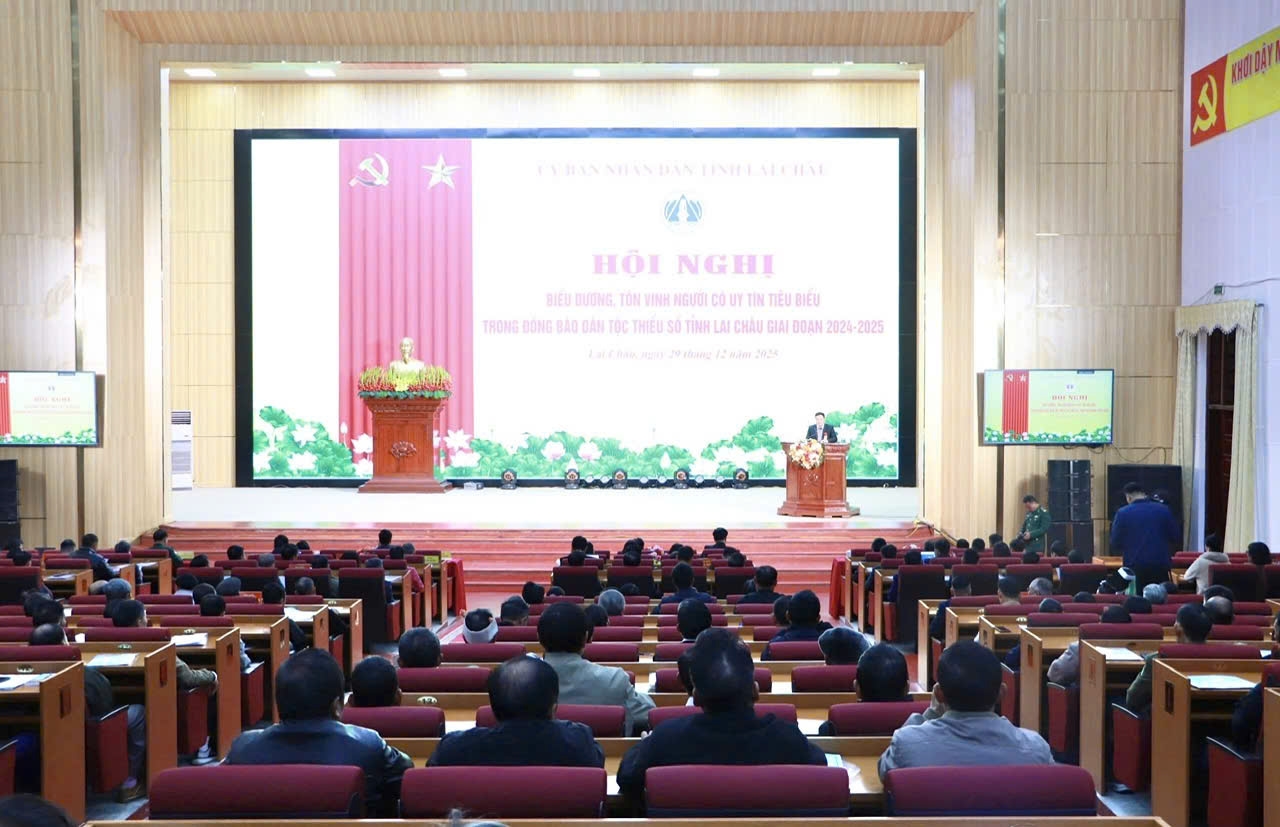 200 đại biểu Người có uy tín tiêu biểu trong toàn tỉnh về dự hội nghị (ảnh Trọng Bảo)