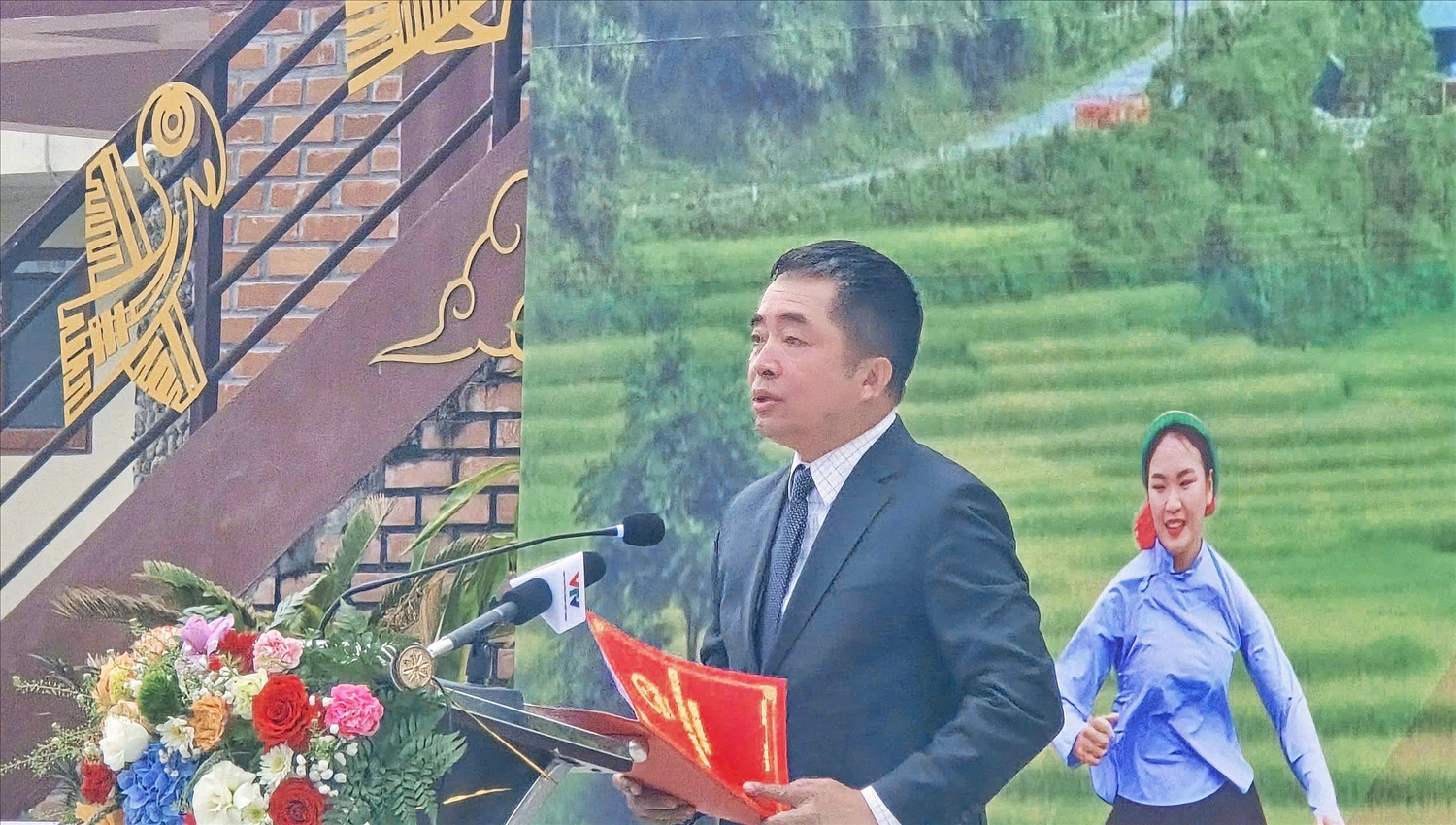 Ông Nguyễn Thanh Tùng, Phó Giám đốc Sở Văn hóa, Thể thao và Du lịch tỉnh Quảng Ninh phát biểu tại lễ khai mạc