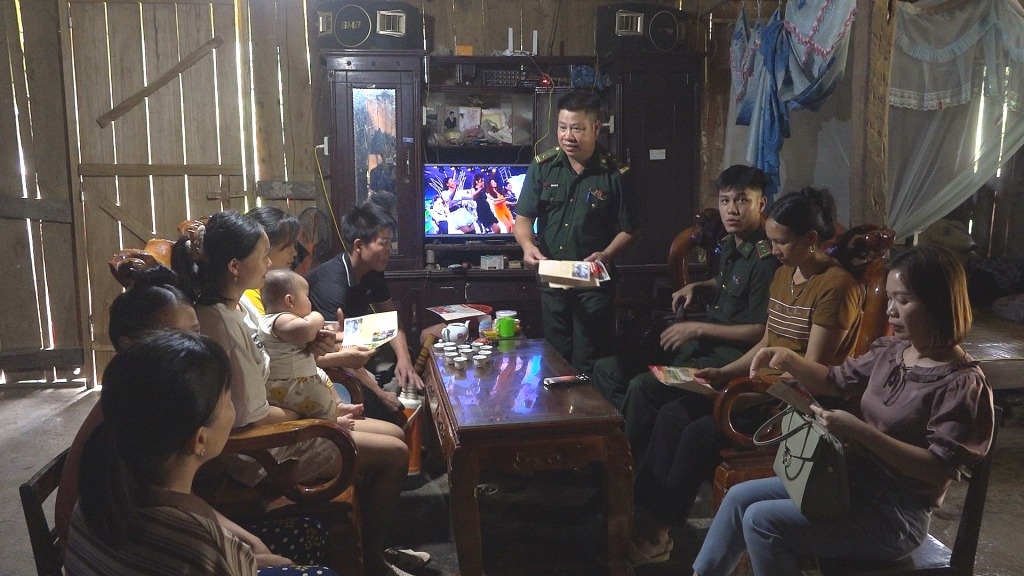 (Chuyên đề Cao Bằng) Những đứa trẻ “mang nợ” trên đỉnh Cà Lò