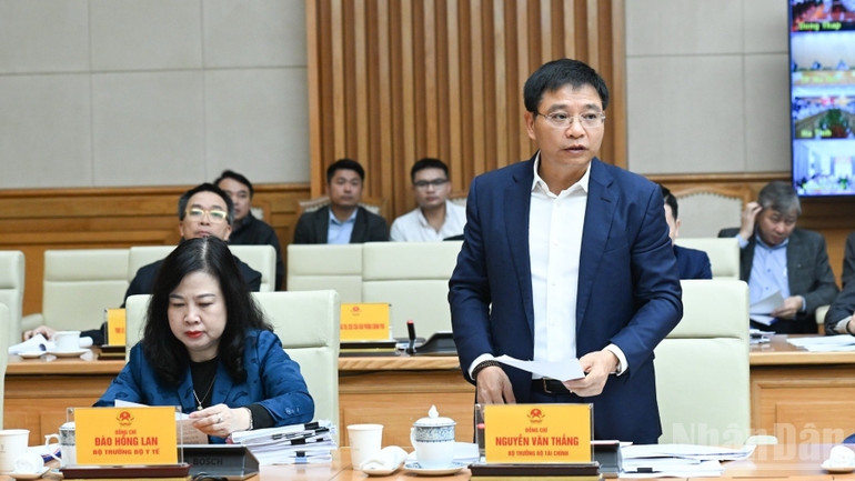 Bộ trưởng Tài chính Nguyễn Văn Thắng phát biểu ý kiến tại hội nghị. (Ảnh: TRẦN HẢI)