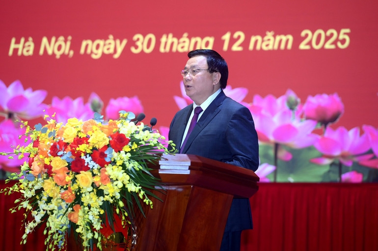 Giáo sư, Tiến sĩ Nguyễn Xuân Thắng phát biểu tại hội nghị. (Ảnh ĐĂNG KHOA)