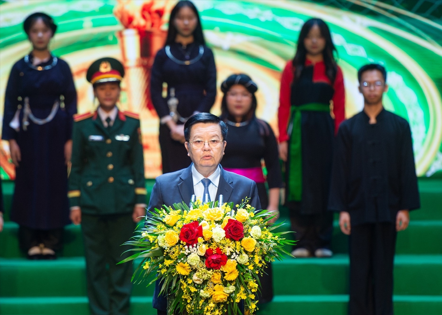 Phó Thủ tướng Chính phủ Mai Văn Chính phát biểu chỉ đạo tại Lễ Tuyên dương học sinh, sinh viên, thanh niên DTTS xuất sắc, tiêu biểu năm 2025