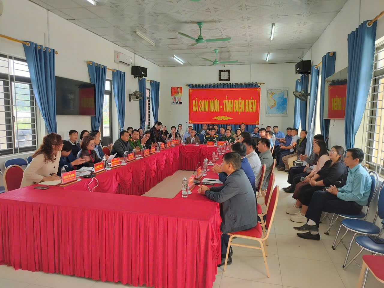 Đoàn cán bộ, xã, thôn, Người có uy tín xã Thiện Hoà đi thăm quan học tập các mô hình kinh tế tại Điện Biên