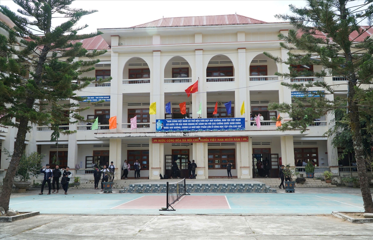 Từ nhiều năm nay, Trường THCS Đăk Rve đều tuyển sinh thêm đối tượng học sinh tại thôn Kon Brăp Ju, xã Kon Braih. (Ảnh: Ngọc Chí)