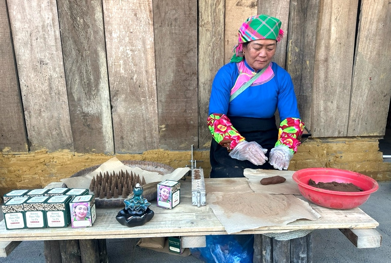 Nhiều nét đẹp trong văn hóa truyền thống của đồng bào các DTTS được giới thiệu tại sự kiện Sa Pa tinh hoa hội tụ (ảnh Trọng Bảo)