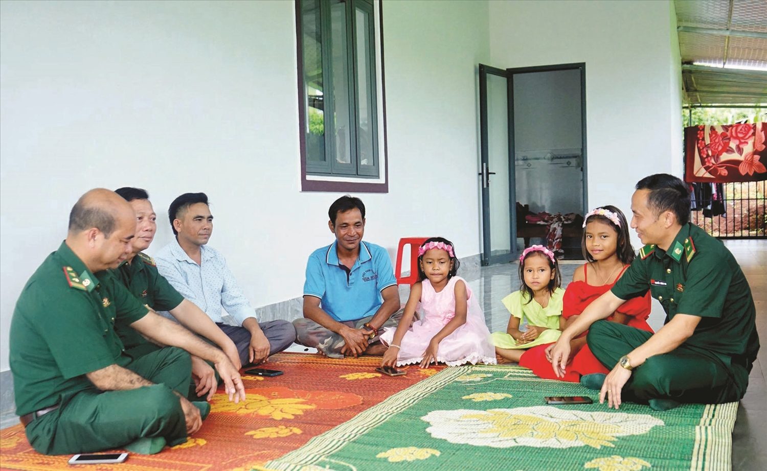 Nhờ sự tuyên truyền của Bộ đội Biên phòng, chính quyền địa phương, người dân luôn đoàn kết, giữ vững an ninh trật tự trên tuyến biên giới