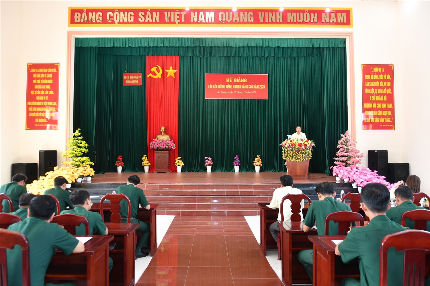 Bế giảng và báo cáo kết quả lớp bồi dưỡng tiếng Khmer nâng cao năm 2025