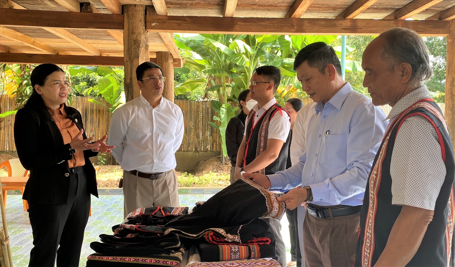 Lãnh đạo UBND tỉnh Quảng Ngãi kiểm tra công tác phát triển du lịch tại thôn Kon K’tu, xã Đăk Rơ Wa