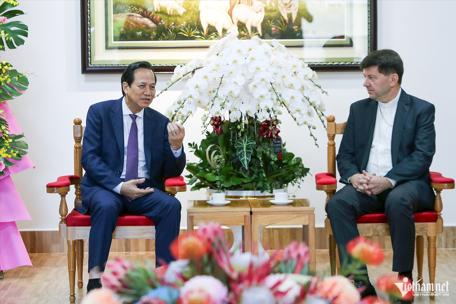 Bộ trưởng Đào Ngọc Dung gặp gỡ đại diện thường trú Tòa thánh Vatican tại Việt Nam. Ảnh: Xuân Ngọc