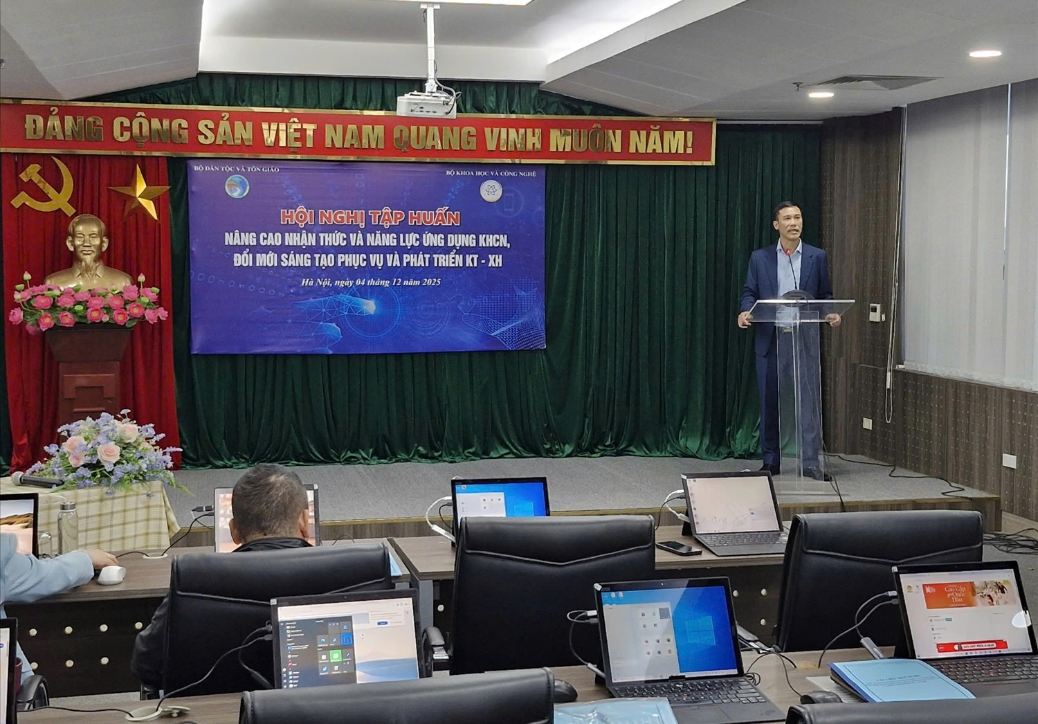 Đồng chí Trần Văn Đoài, Phó Vụ trưởng Vụ Chính sách, Bộ DTTG phát biểu khai mạc Hội nghị