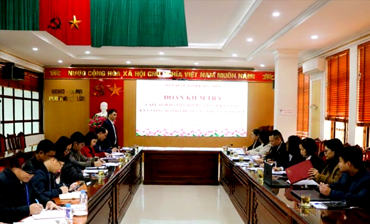 Trưởng đoàn kiểm tra yêu cầu các đơn vị đẩy mạnh ứng dụng CNTT, trí tuệ nhân tạo hỗ trợ công tác cải cách TTHC