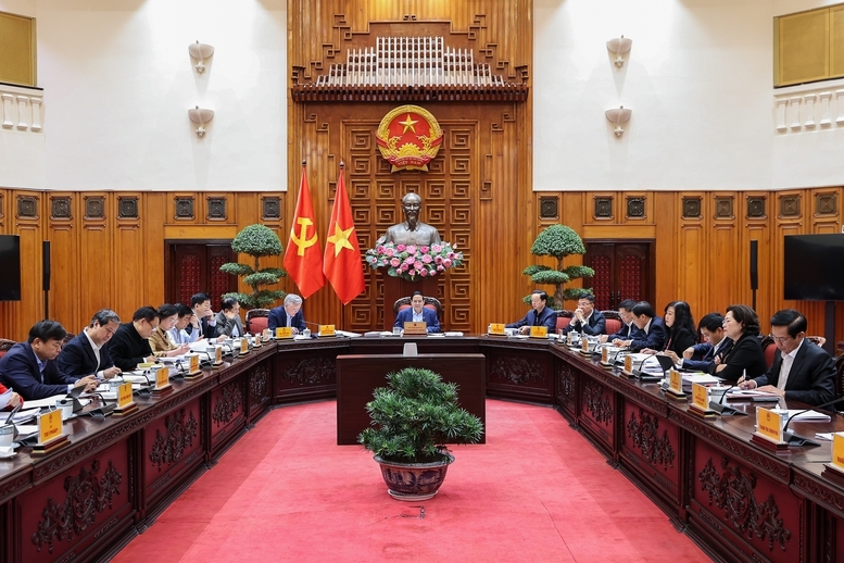 Thủ tướng lưu ý làm rõ khái niệm khu thương mại tự do, những điểm tương đồng và khác biệt với trung tâm thương mại quốc tế; cơ chế, chính sách cho hai đối tượng này có những điểm giống và những điểm khác, cần vận dụng linh hoạt, sáng tạo các quy định đã có - Ảnh: VGP/Nhật Bắc