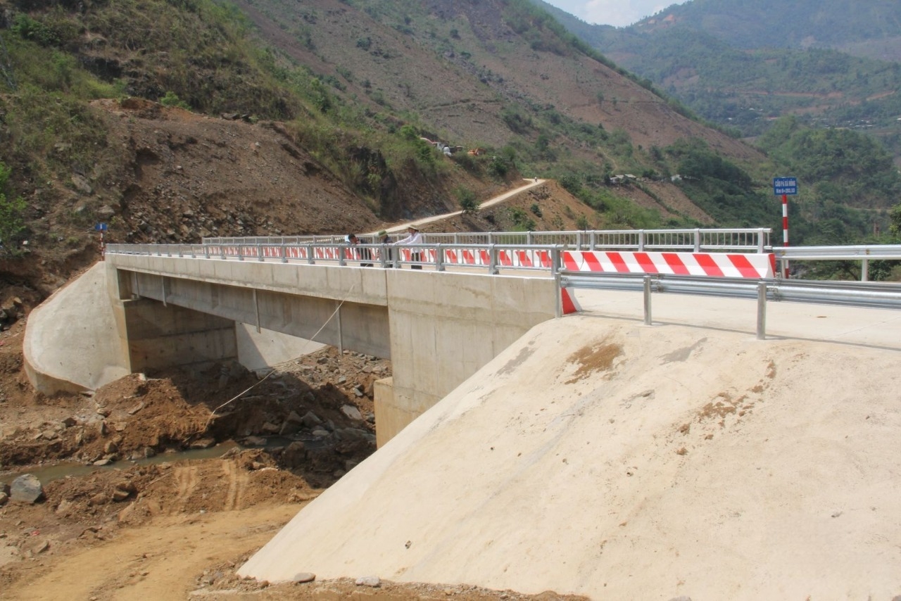 Cầu cứng vào bản Pá Xá Hồng, xã Chiềng Hoa được đầu tư từ Chương trình MTQG 1719.