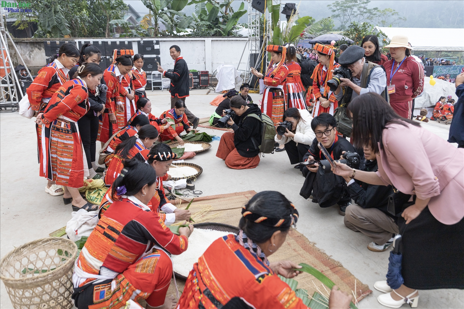 Với hương vị độc đáo, bánh sừng trâu thu hút sự quan tâm của rất nhiều du khách