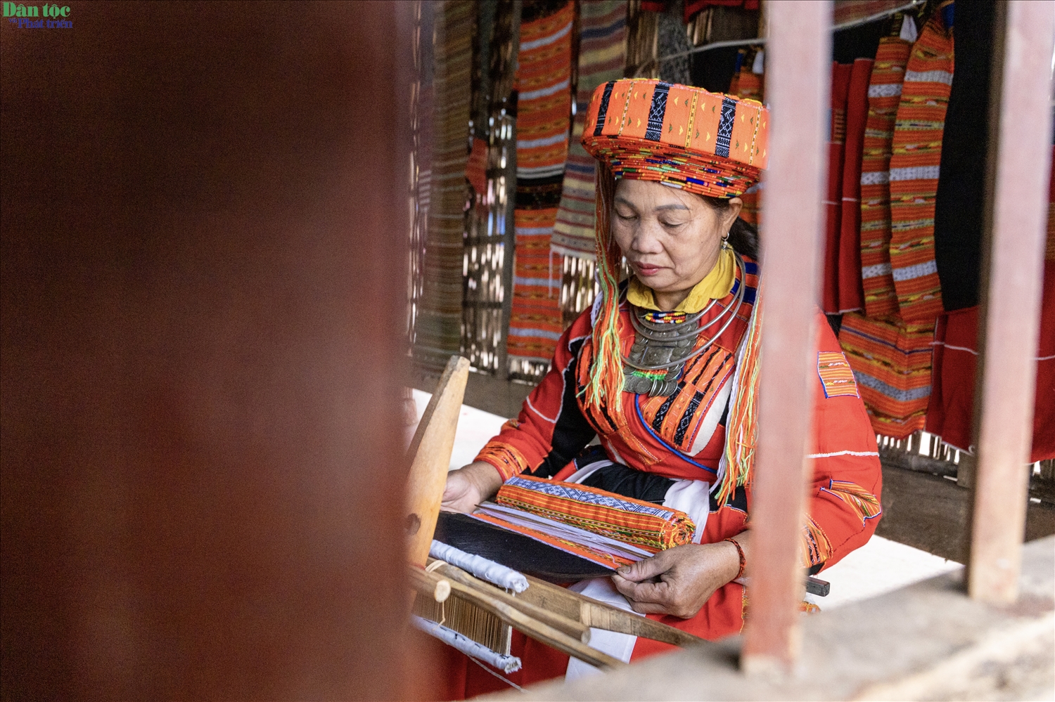 Không chỉ phản ánh đậm nét đời sống tinh thần, nghề dệt còn là niềm tự hào, là dấu ấn văn hóa đặc trưng mà người Pà Thẻn luôn trân trọng gìn giữ trên mảnh đất này