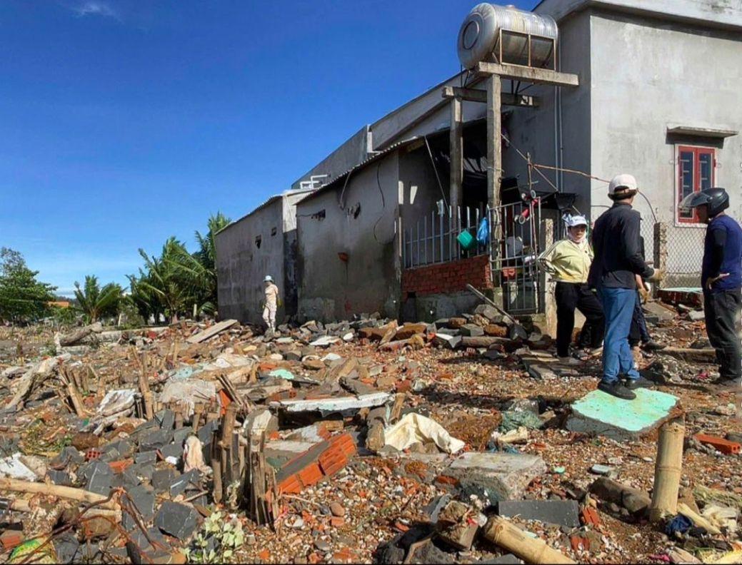 Người dân thôn An Hải đang rất lo sợ vì không biết biển sẽ nuốt mất ngôi nhà của mình lúc nào. (Ảnh: N.T)