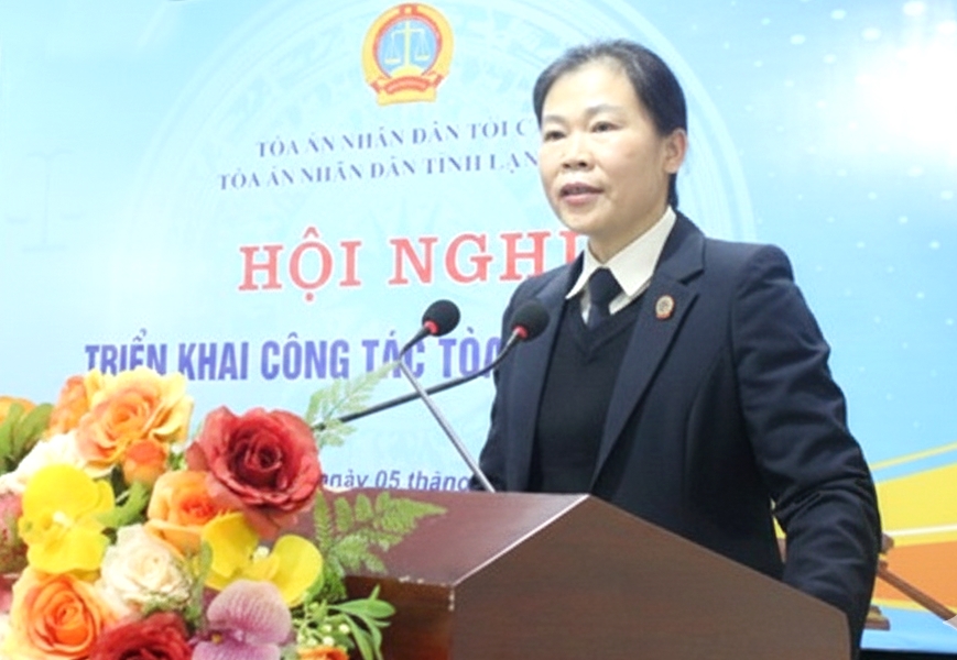 Chánh án TAND tỉnh Lạng Sơn trình bày dự thảo kế hoạch triển khai các nhiệm vụ trọng tâm công tác năm 2026