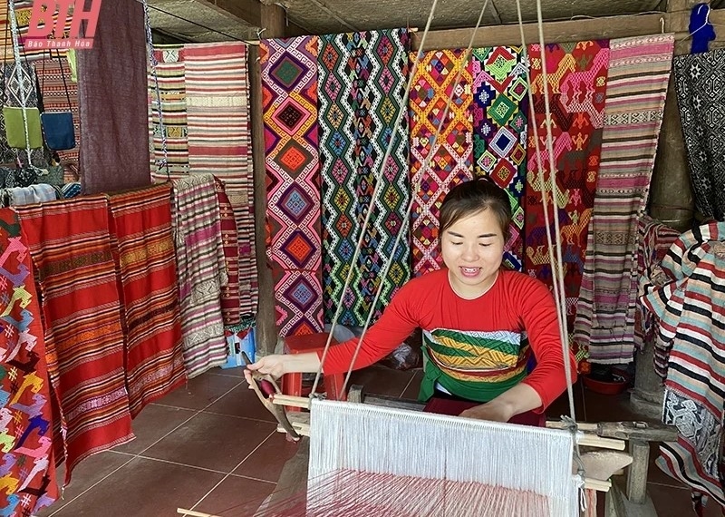 Tại xã Pù Luông nghề dệt thổ cẩm Mường Khò – sản phẩm OCOP 3 sao – thu hút hàng trăm hộ dân tham gia phát triển làng nghề, tạo việc làm ổn định cho hơn 300 lao động.(Ảnh CTV)