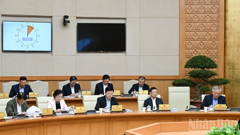 Các Phó Thủ tướng Chính phủ, lãnh đạo các bộ, ngành, cơ quan tham dự Phiên họp. (Ảnh: Trần Hải) 