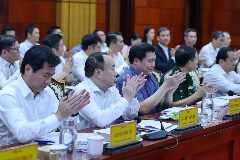 Các đại biểu tham dự cuộc làm việc - Ảnh: VGP/Nhật Bắc