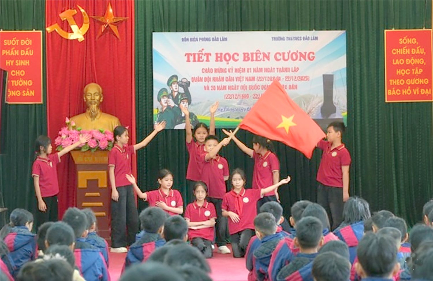 (Phòng KD - QC chuyên đề Sở VH Lạng Sơn) Lạng Sơn: Hơn 110 học sinh trải nghiệm “Tiết học Biên cương”