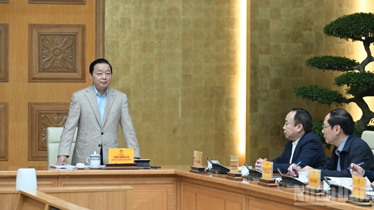 Phó Thủ tướng Chính phủ Trần Hồng Hà phát biểu ý kiến tại Phiên họp. (Ảnh: Trần Hải)