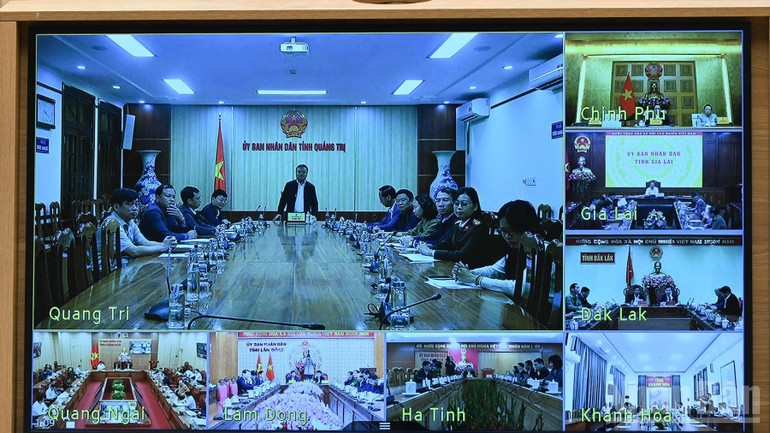 Cuộc họp được truyền trực tuyến tới 7 tỉnh, thành phố miền trung, Tây Nguyên. (Ảnh: Trần Hải)