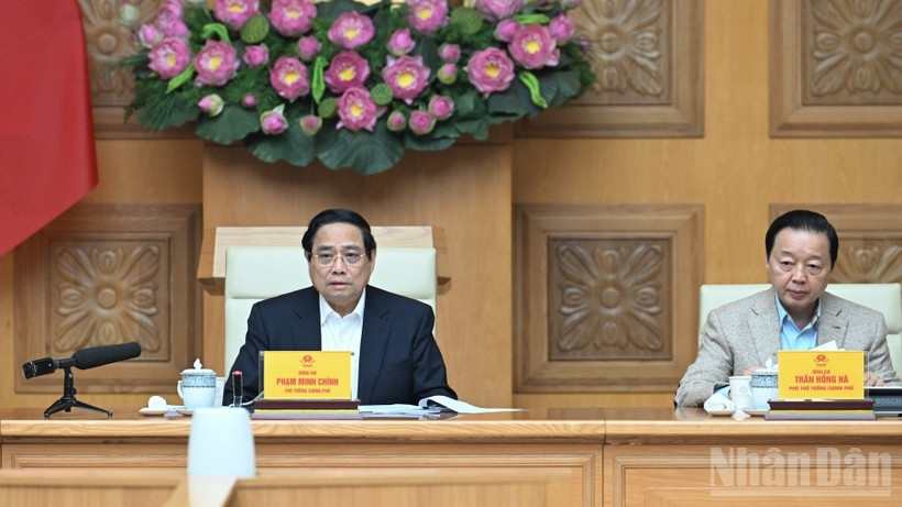 Thủ tướng Chính phủ Phạm Minh Chính chủ trì cuộc họp bàn giải pháp đẩy nhanh tiến độ triển khai ""Chiến dịch Quang Trung" thần tốc xây dựng, sửa chữa nhà ở cho nhân dân. (Ảnh: Trần Hải)